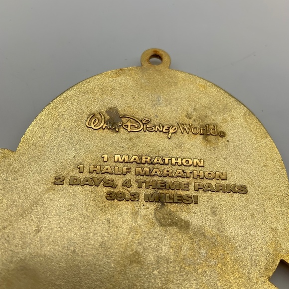 Disney Goofy's Race and a Half Challenge 2009 Gold Tone Collectible Goofy Medal - Picture 12 of 14